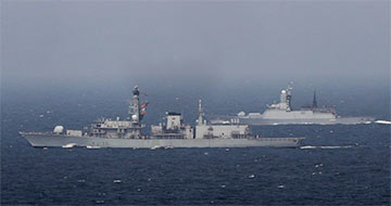 Британский фрегат перехватил два военных корабля РФ возле Ла-Манша