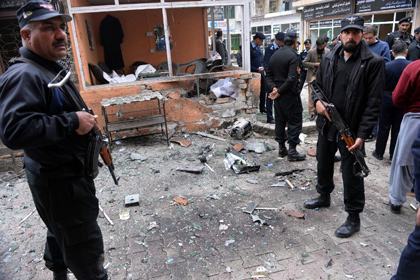 В Исламабаде террористы атаковали суды