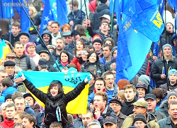 Украинский эксперт: Янукович решил удушить Майдан экономически