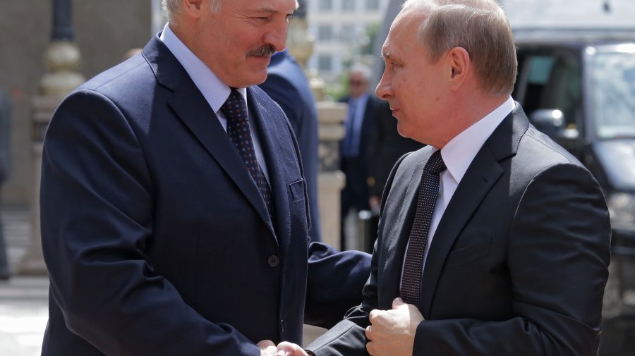 Лукашенко заявил, что он в политике «намертво» с Путиным