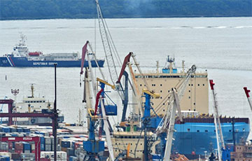 Во Владивостоке российские докеры захватили кабинет директора порта