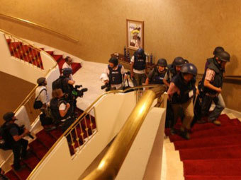 Иностранные журналисты выбрались из отеля в Триполи