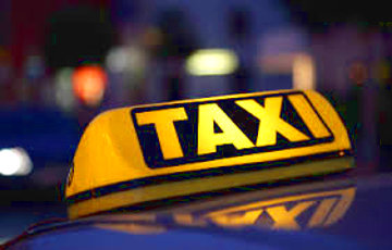 Таксист взял с американцев $57 рублей за поездку из аэропорта до Минска