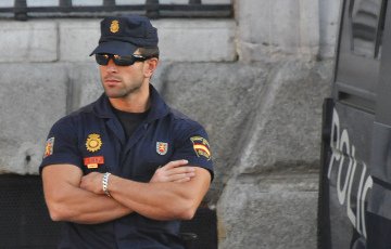 Полиция Испании арестовала 24 чиновников по подозрению в коррупции
