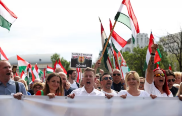В Будапеште десятки тысяч человек вышли на акцию против Орбана