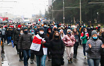 Беларусь вышла на воскресные марши в 20-градусный мороз (Онлайн)