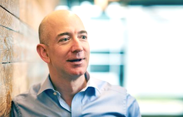 Богатейший в мире человек покидает пост гендиректора Amazon