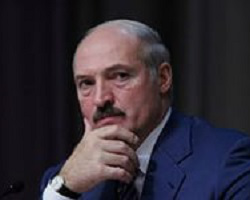 Лукашенко : "Ситуация вокруг наших границ настораживает"