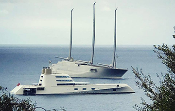 Фотофакт: Сразу две яхты миллиардера-белоруса оказались в одном месте