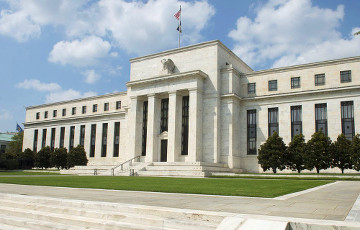 ФРС США направляет на помощь бизнесу и штатам $2,3 трлн