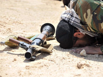 Франция начала снабжать оружием ливийских повстанцев