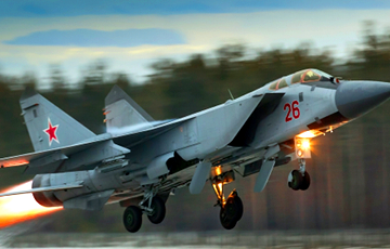 На аэродроме под Пермью загорелся истребитель-перехватчик МиГ-31