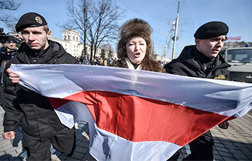 The Guardian: В Беларуси арестовали людей во время митинга в честь БНР