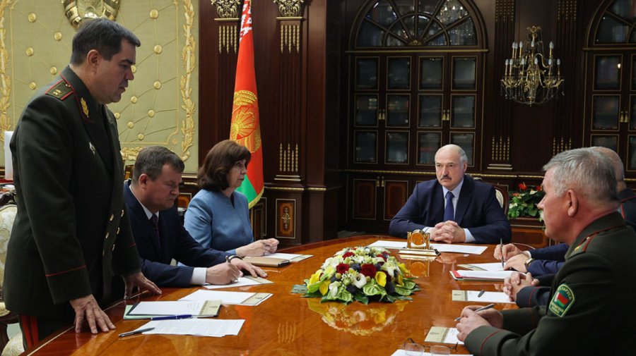 Лукашенко намерен перестроить работу Совбеза