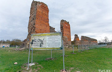 Работы в Кревском замке велись без надзора археологов
