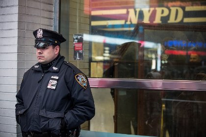 В Нью-Йорке за угрозы полицейским арестованы шесть человек