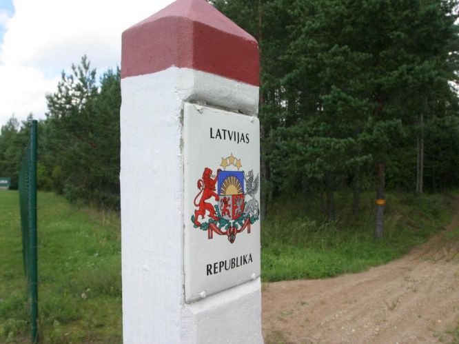 Латвия будет укреплять границу с Россией и Беларусью