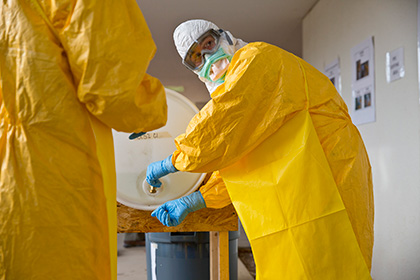 У второго работника больницы в Техасе нашли вирус Эбола