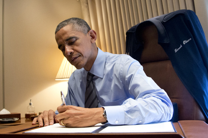 Обама подписал закон о помощи Украине и новых санкциях против России