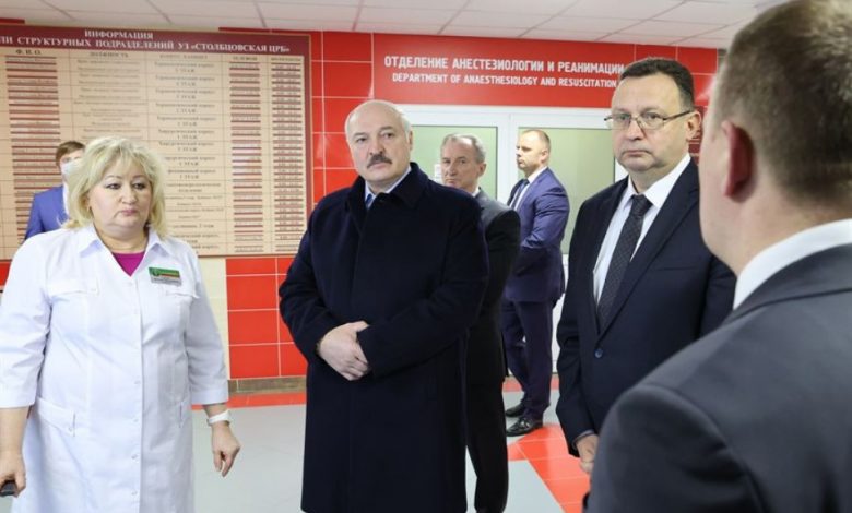 Лукашенко выразил надежду, что Беларусь вышла на плато заболеваемости по коронавирусу