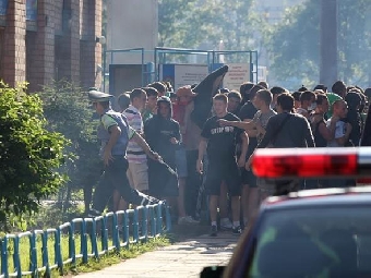 ОМОН задержал группу футбольных фанатов в Минске (Фото)