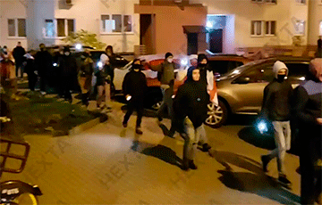 В Уручье минчане устроили вечерние шествие
