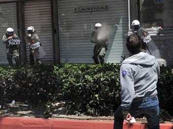 В Греции начались столкновения демонстрантов с полицией