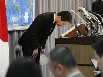 Глава японского МИД подал в отставку из-за пожертвований иностранки