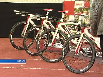 Белорусским велогонщицам-трековичкам для участия в Олимпиаде-2012 вручили новые велосипеды "Аист" стоимостью по $17 тыс.