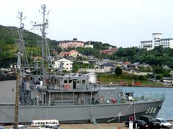 В Японии рыболовецкое судно протаранило военный корабль