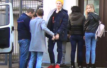 Участников акции возле Минобороны в Минске оштрафовали