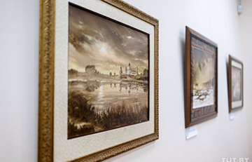 В Минске открылась выставка картин из «черного золота»