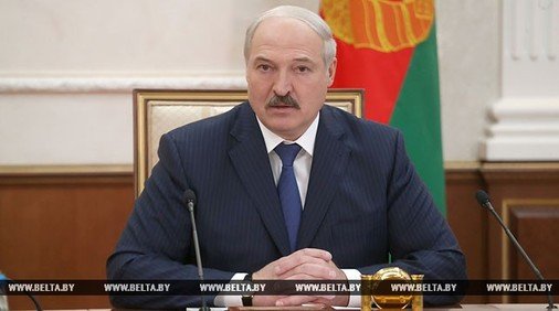 Лукашенко запретил увольнять работников без согласования с местными органами власти