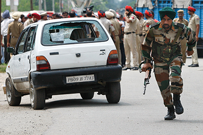 В Индии боевики напали на полицейский участок