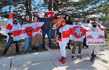«Мы не сдаемся!»: белорусы Чикаго вышли на митинг