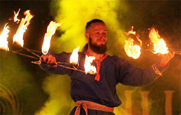 Огненное шоу прошло на фолк-фестивале «Свята Сонца» в Дудутках