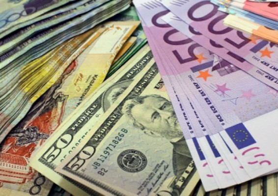 Биржа: в понедельник выросли все валюты