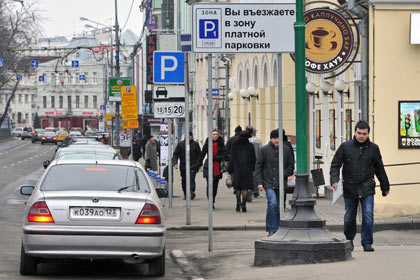 Водители Москвы смогут искать места на парковках при помощи смартфона