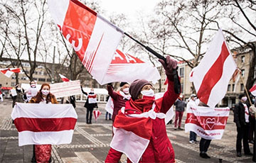 Акции солидарности с белорусами прошли в Берлине, Ганновере, Дрездене, Кельне