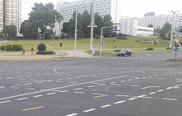 Фотофакт: В центре Минска нанесли такую разметку, чтобы все водители запутались