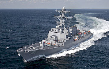 Американский военный корабль перехватил судно с грузом оружия
