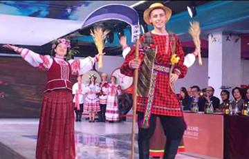 Белорусы в национальных костюмах покорили китайцев