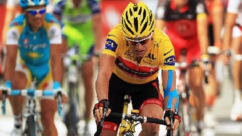 Александр Кучинский продолжит выступление на "Тур де Франс" несмотря на перелом руки