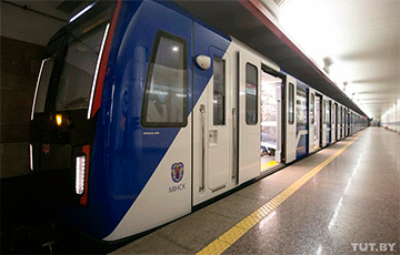 На открытой с помпой третьей ветке метро в Минске сразу же начались поломки
