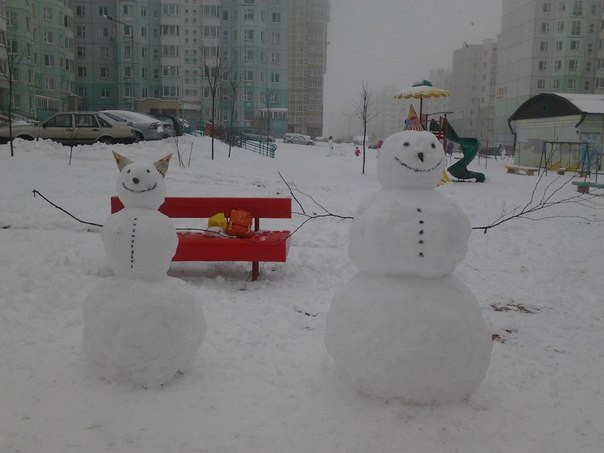 Фотофакт: Снеговики Минска. Народное творчество на грани
