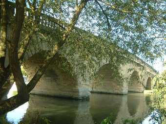 Мост через Темзу продали за миллион фунтов