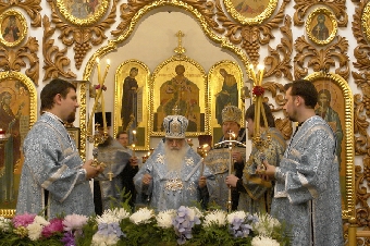 Митрополит Филарет возглавил праздничную службу в честь 400-летия минского Петро-Павловского собора