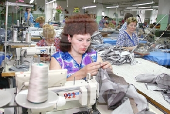 Бобруйская "Славянка" изготовит к школьному сезону около 120 тыс. комплектов одежды делового стиля