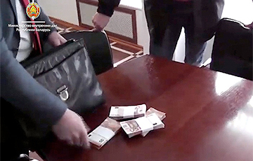 Хранил деньги на работе в портфеле: подробности задержания гендиректора Минского завода шестерен