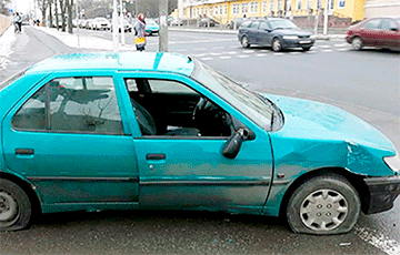 Один пошел на таран, другой порезал шины: в Минске повздорили двое водителей
